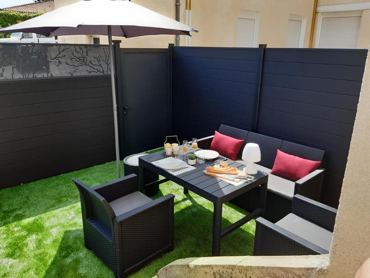 Appartement Renove Le New-York En Centre Ville - Terrasse Et Parking - Non Climatise La Roche-Chalais 외부 사진
