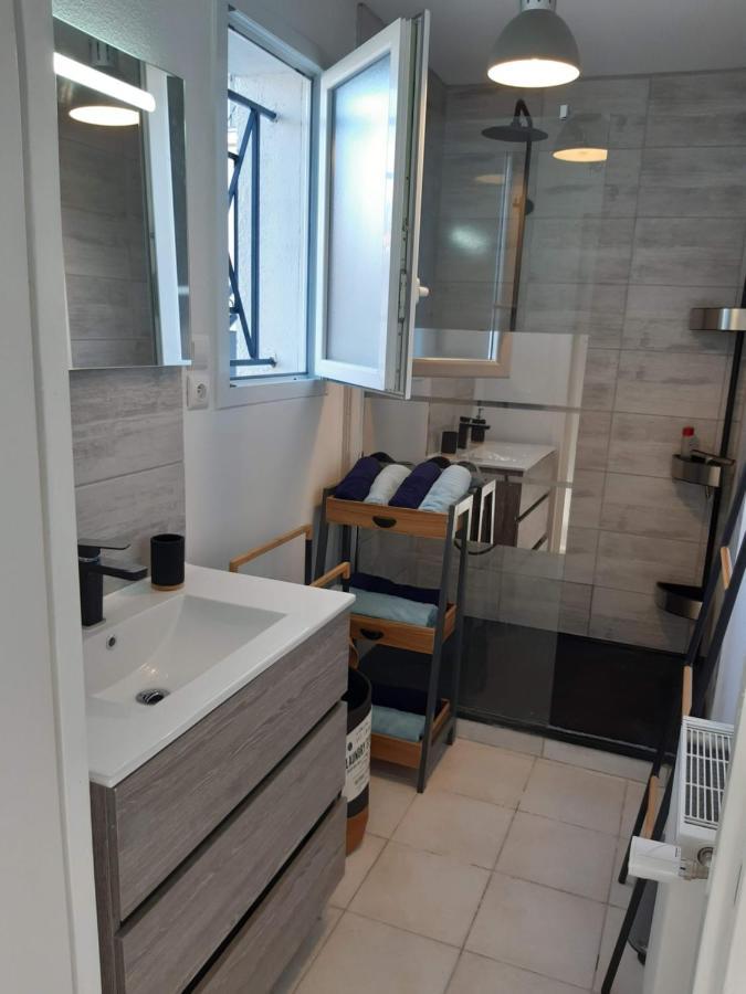 Appartement Renove Le New-York En Centre Ville - Terrasse Et Parking - Non Climatise La Roche-Chalais 외부 사진