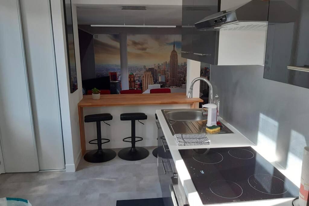 Appartement Renove Le New-York En Centre Ville - Terrasse Et Parking - Non Climatise La Roche-Chalais 외부 사진