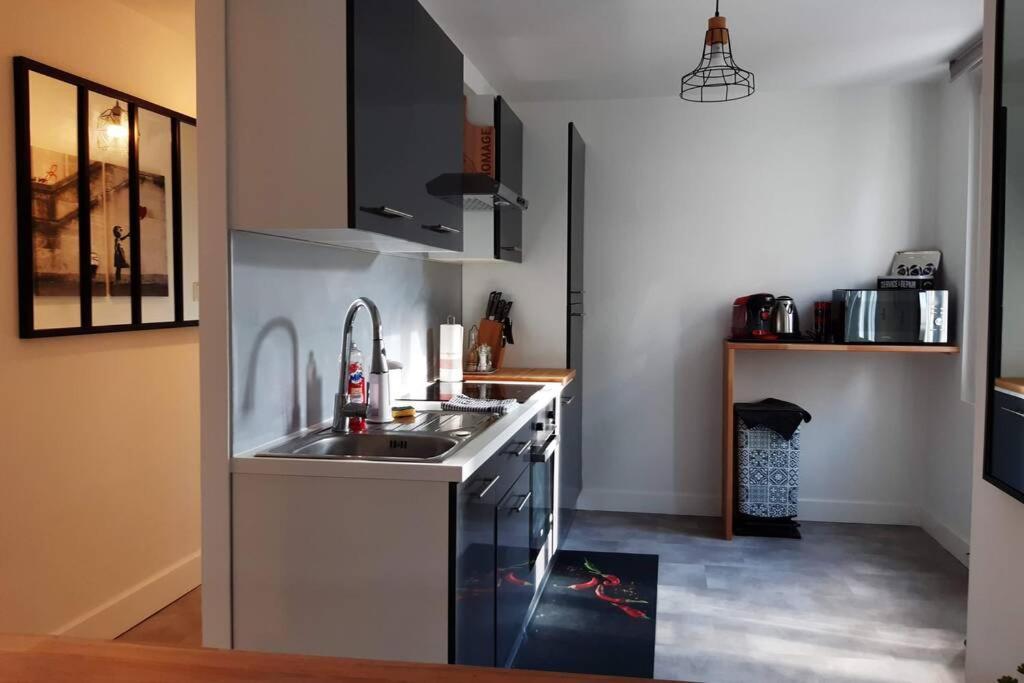Appartement Renove Le New-York En Centre Ville - Terrasse Et Parking - Non Climatise La Roche-Chalais 외부 사진