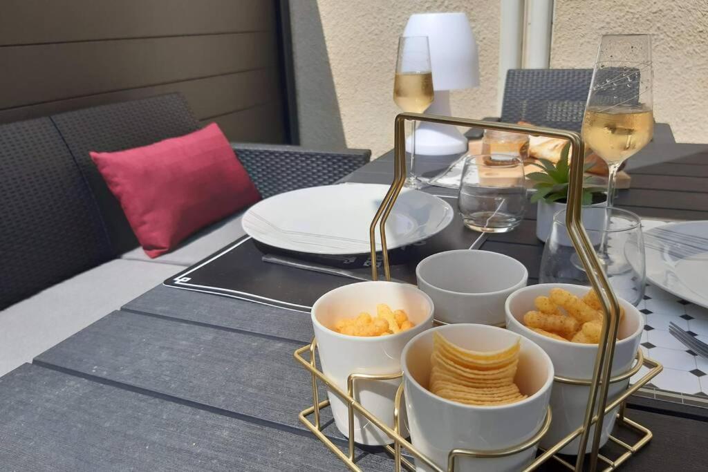 Appartement Renove Le New-York En Centre Ville - Terrasse Et Parking - Non Climatise La Roche-Chalais 외부 사진