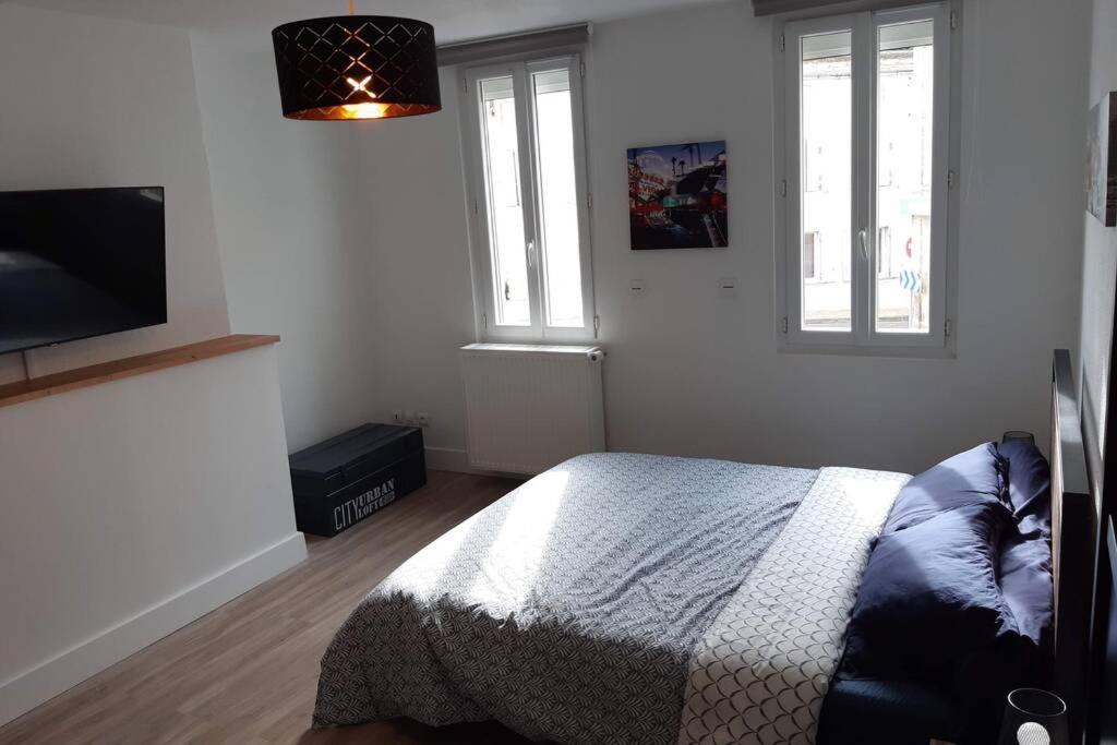 Appartement Renove Le New-York En Centre Ville - Terrasse Et Parking - Non Climatise La Roche-Chalais 외부 사진