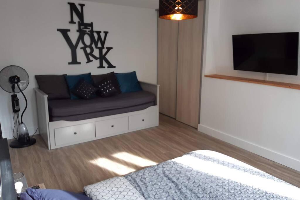 Appartement Renove Le New-York En Centre Ville - Terrasse Et Parking - Non Climatise La Roche-Chalais 외부 사진