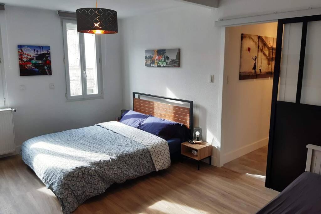 Appartement Renove Le New-York En Centre Ville - Terrasse Et Parking - Non Climatise La Roche-Chalais 외부 사진