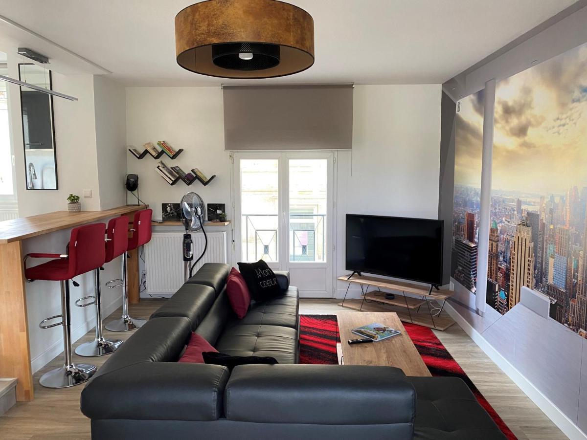 Appartement Renove Le New-York En Centre Ville - Terrasse Et Parking - Non Climatise La Roche-Chalais 외부 사진
